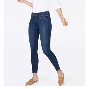 HP🎉 NYDJ skinny jeans